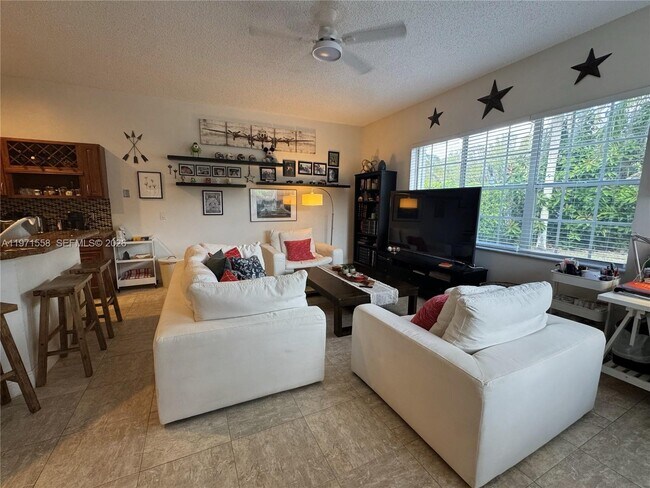 Building Photo - 834 Verona Lake Dr