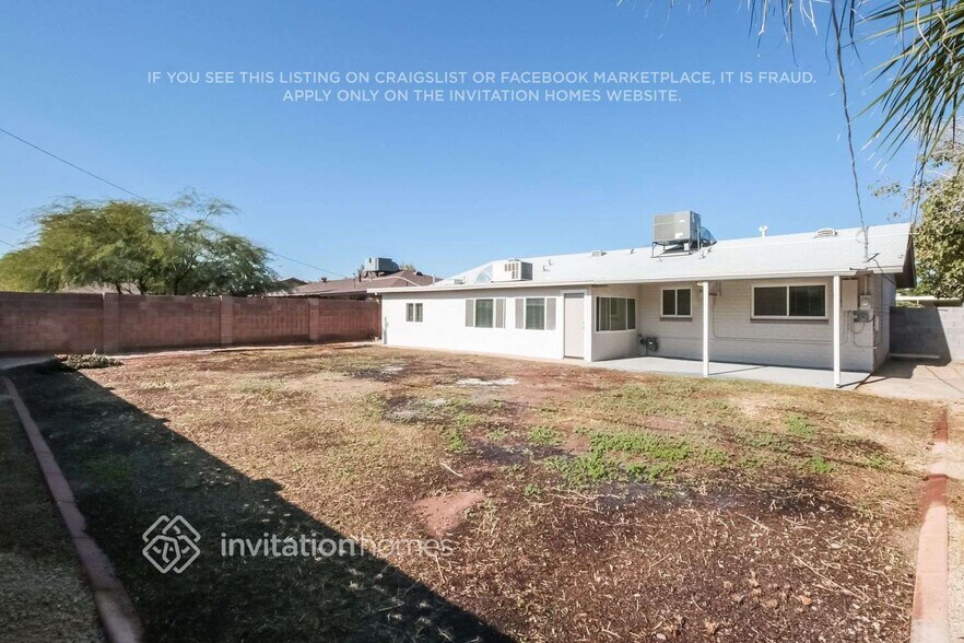 Building Photo - 7327 E Palm Ln