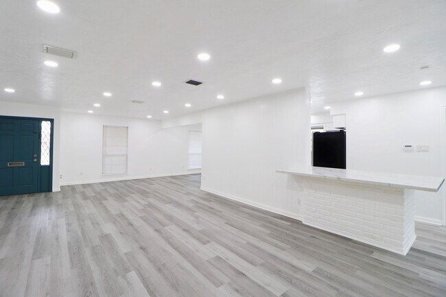 Building Photo - 9807 Braewick Dr