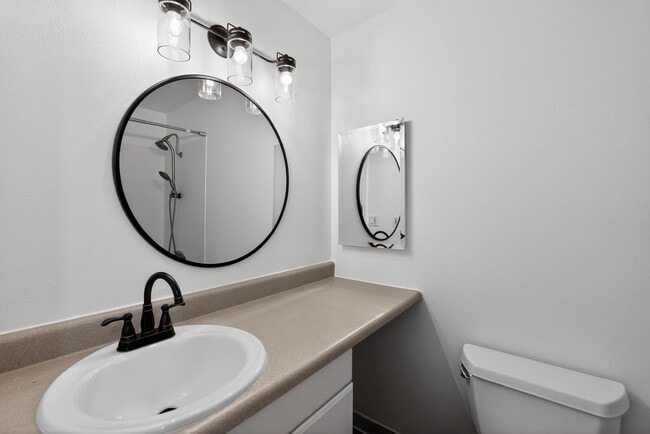 Building Photo - Charming Single-Level Home with Large Fenced Yard – Pets Welcome!