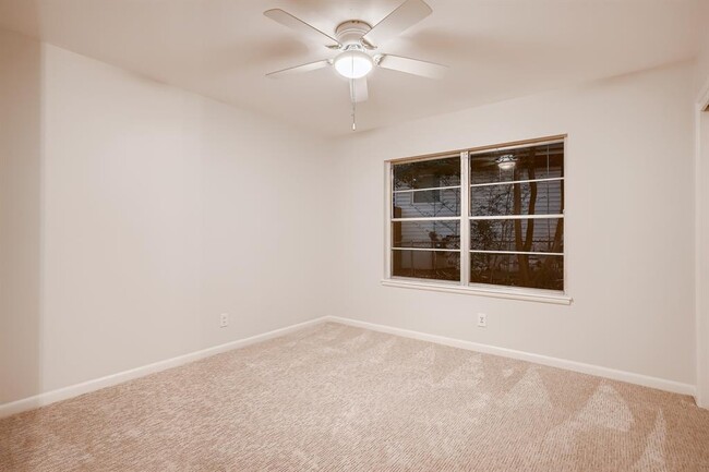 Building Photo - 5325 Western Hills Dr