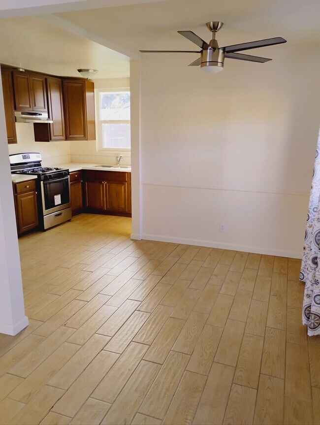 Building Photo - 18924-18934 Gault Street