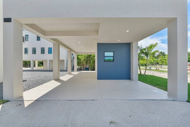 Building Photo - 99 Seaside Ave