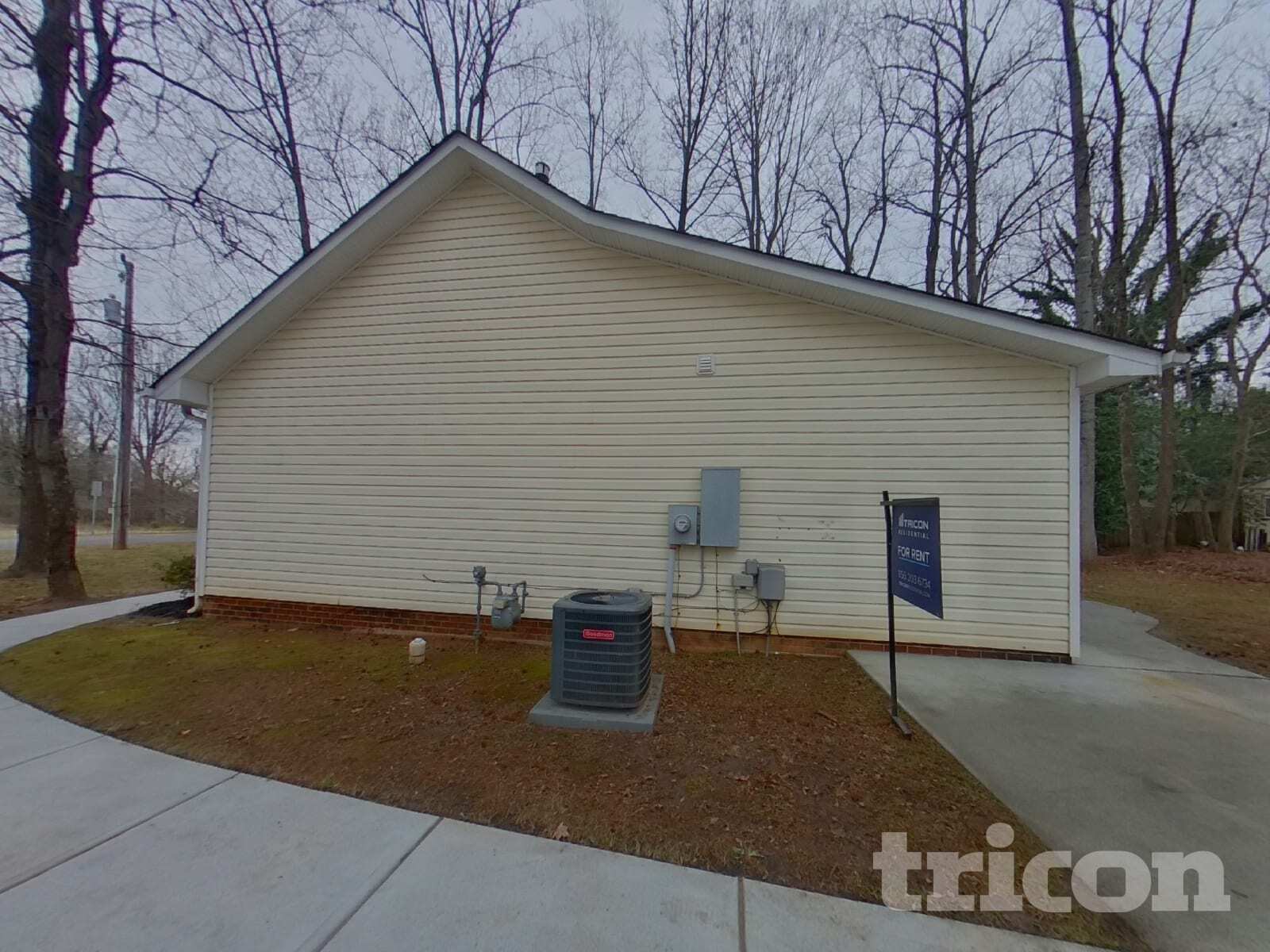 Building Photo - 821 Gore St