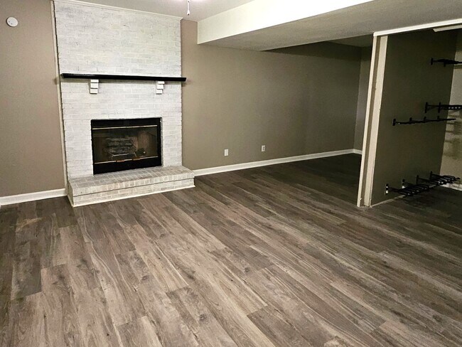 Building Photo - Spacious 4 Bedroom 2.5 bath in Hixson, TN 37343