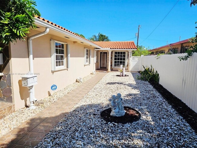 Primary Photo - 47 NW 48th Ct