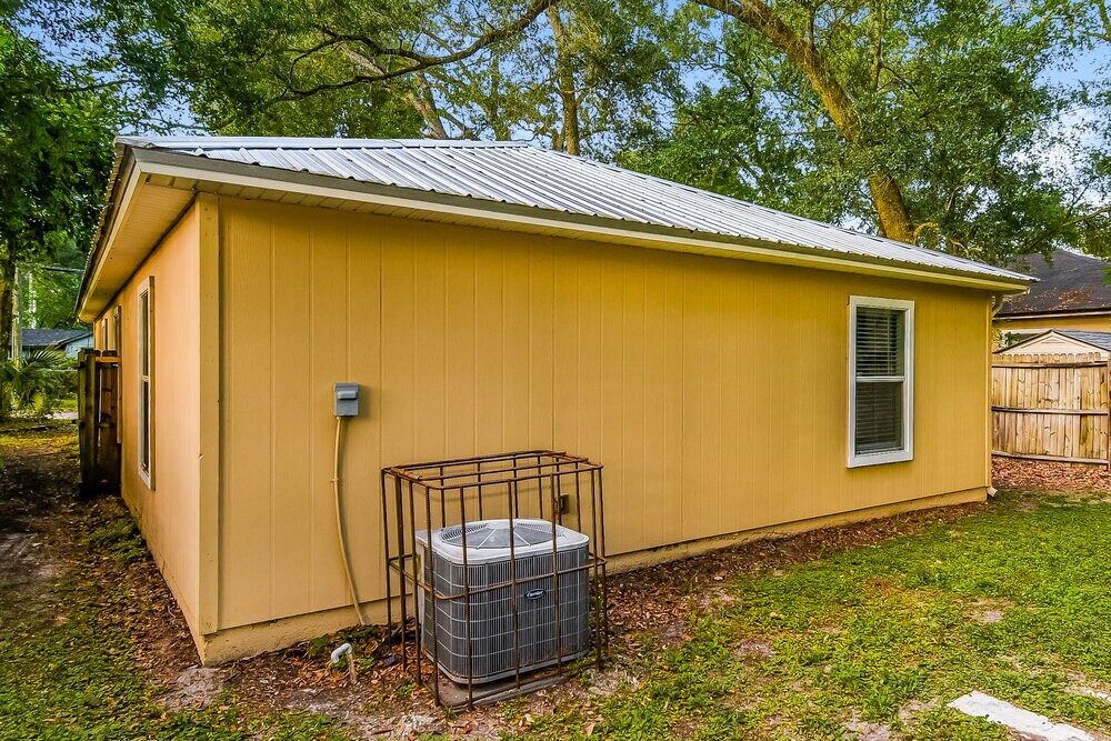 Building Photo - 2140 Thomas Ct