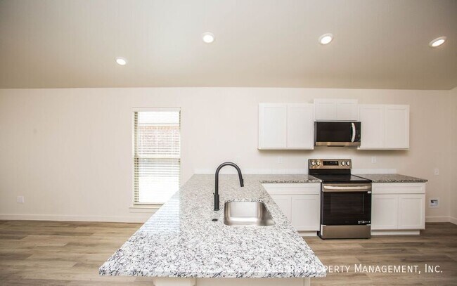 Building Photo - 2140 Langford Ave