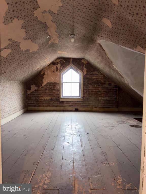 Building Photo - 121 E Washington St