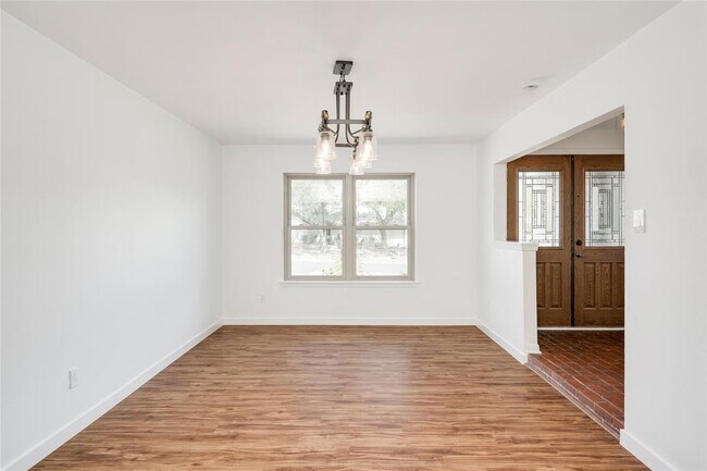Building Photo - 703 Jetta Ct
