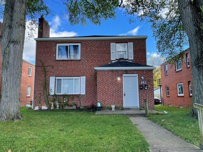 Building Photo - 262 S Chase Ave