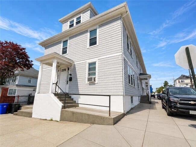 Building Photo - 1003 Atwells Ave