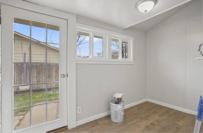 Laundry Room - 724 15th Ave S