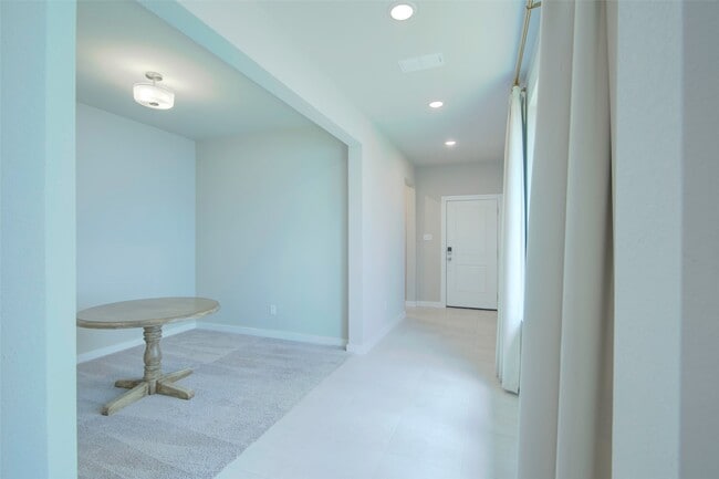 Building Photo - 7215 Clearwater Cv Dr