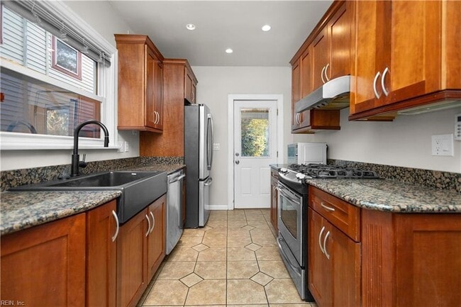 Building Photo - 4600 Colonial Ave