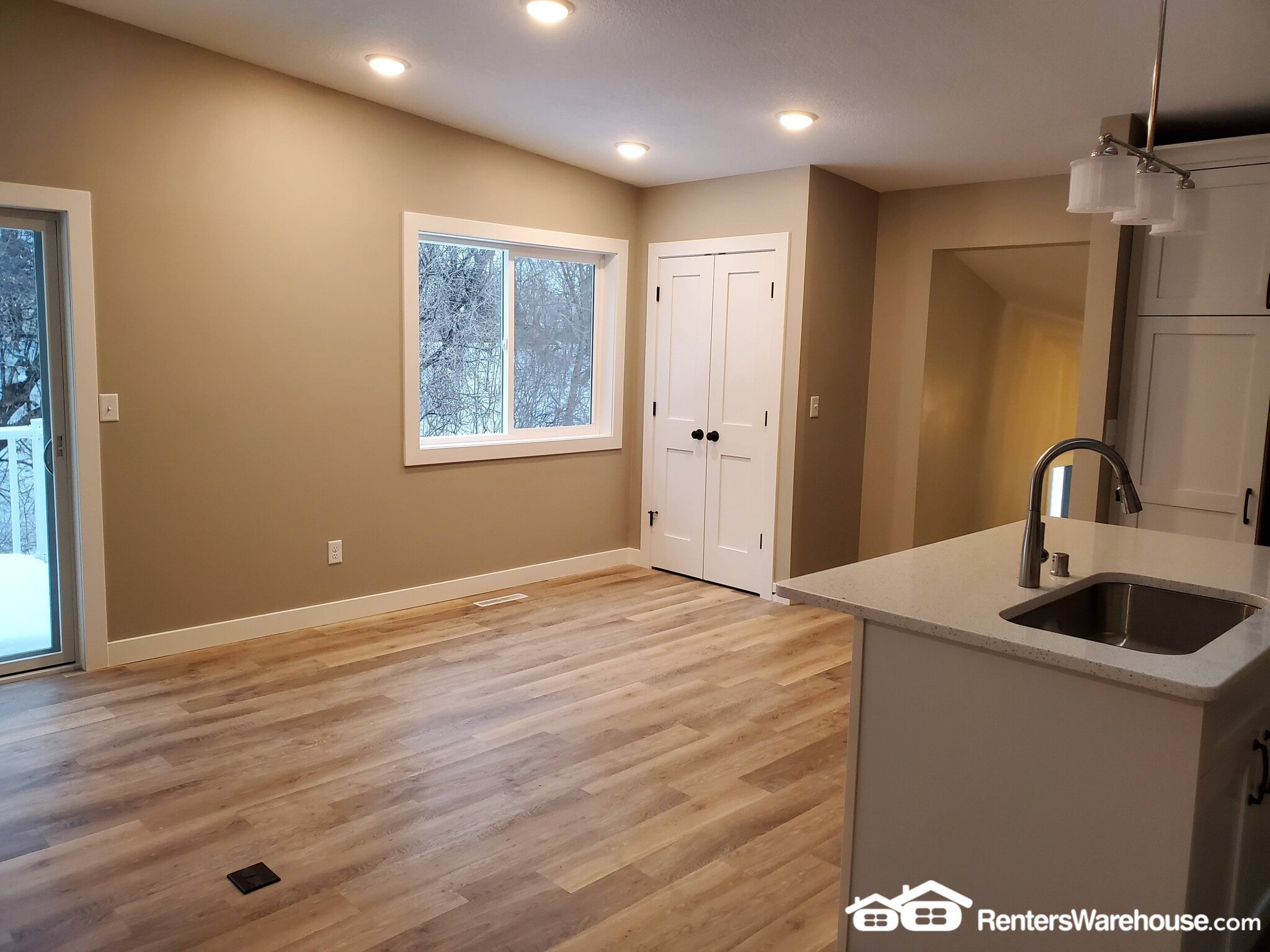 Building Photo - 5531 Pompano Dr