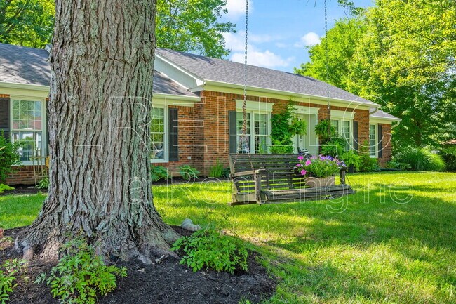 Building Photo - 12100 Maplewood Rd