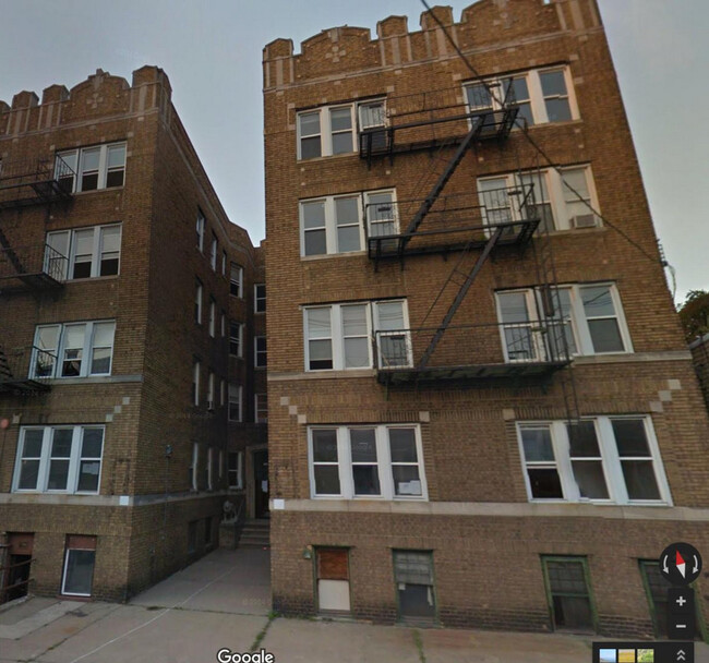 Primary Photo - 146 Manhattan Ave