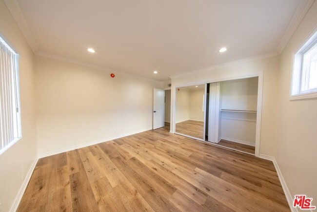 Building Photo - 9205 Alcott St