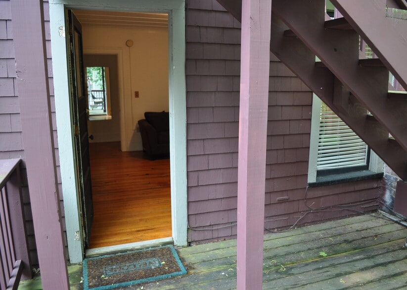 Building Photo - 102 Highland Pl
