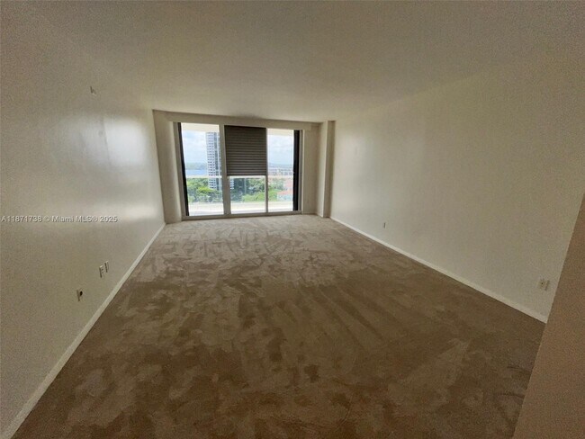 Building Photo - 2600 Island Blvd