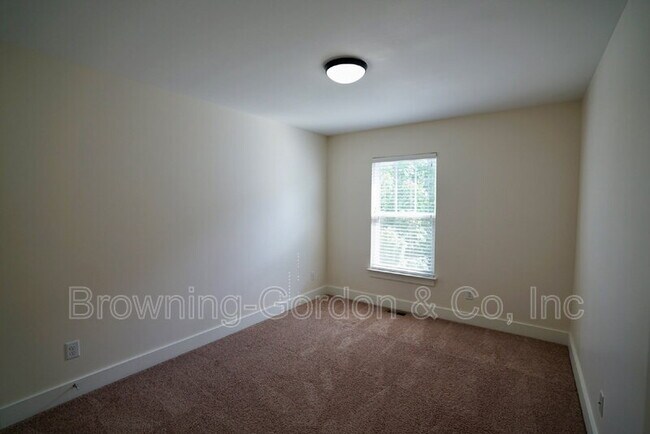 Building Photo - 110 W Mill Dr