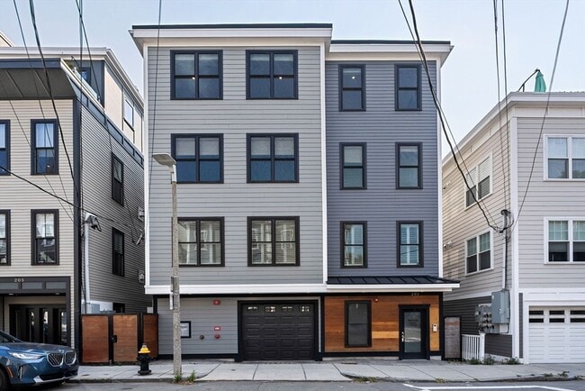 Building Photo - 201 W 8th St