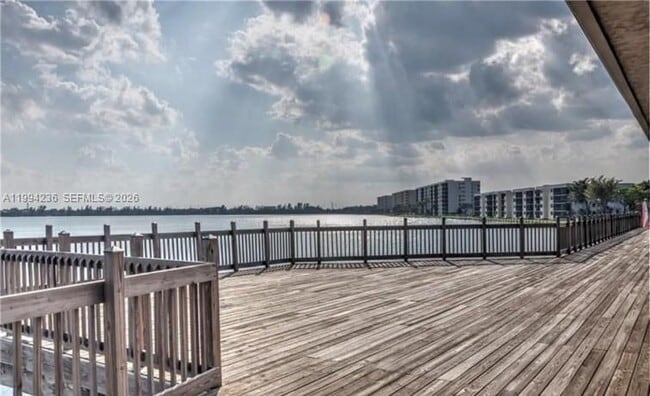 Building Photo - 109 Lake Emerald Dr