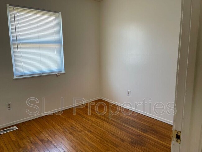 Building Photo - 9913 Lochwick Way