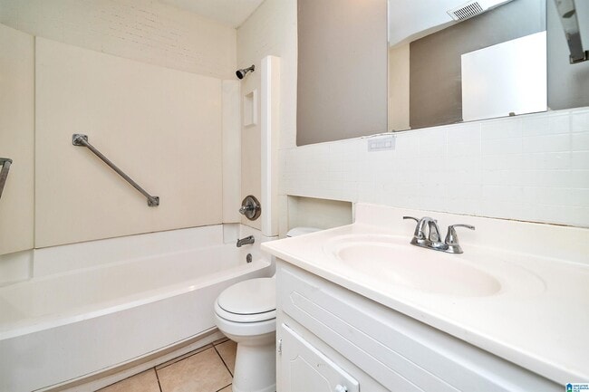 Building Photo - 305 Rose Hill Rd