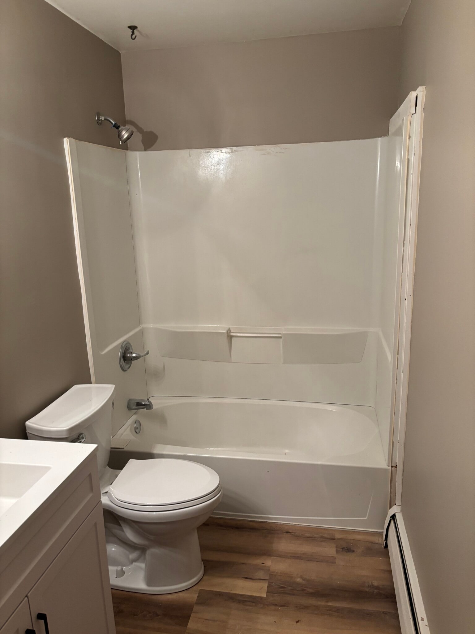 Building Photo - 322 W 5th St