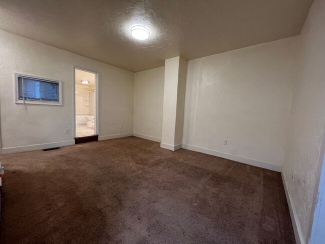 Building Photo - 3BR house in Southside Slopes