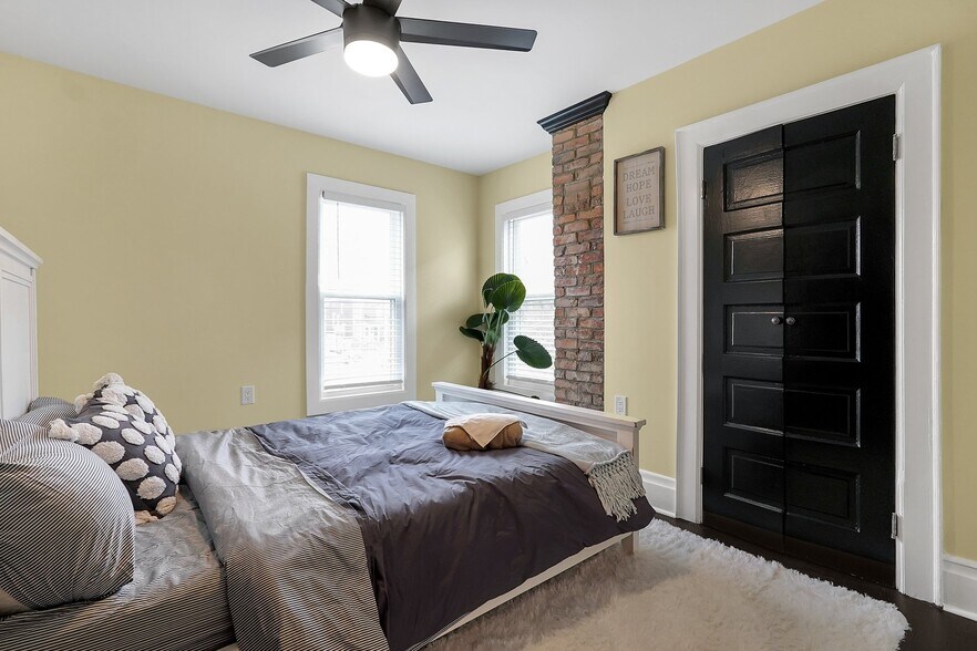 Queen bed - 1756 Oak St