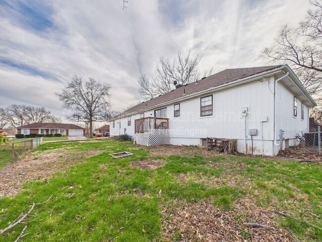 Building Photo - 3929 S Carriage Ln