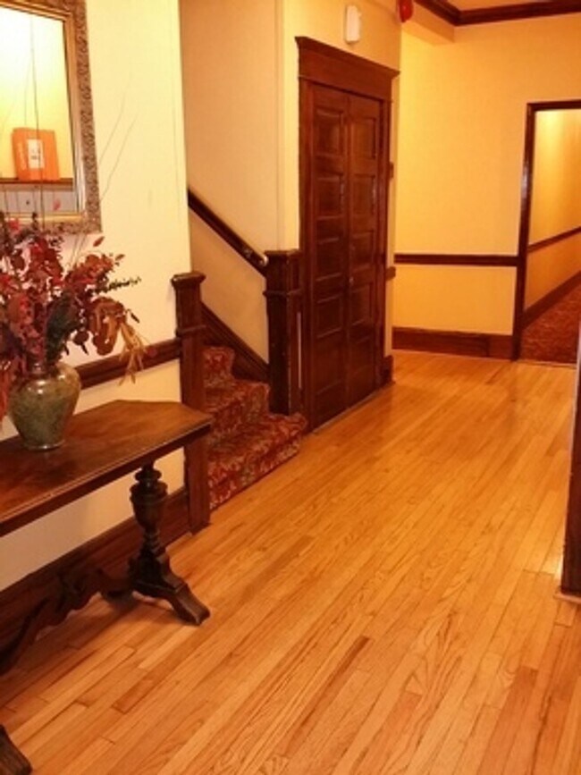 Building Photo - Another Move in Special in time for Spring! - NE Views out Bay Windows on the TOP FLOOR!