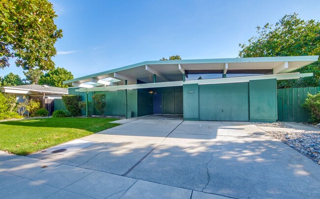 Building Photo - Eichler with Top Sunnyvale Schools