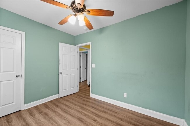 Building Photo - 1124 Graymont Dr SW