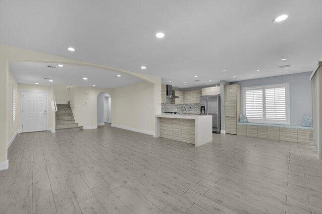 Building Photo - 9645 Grapeland Ave