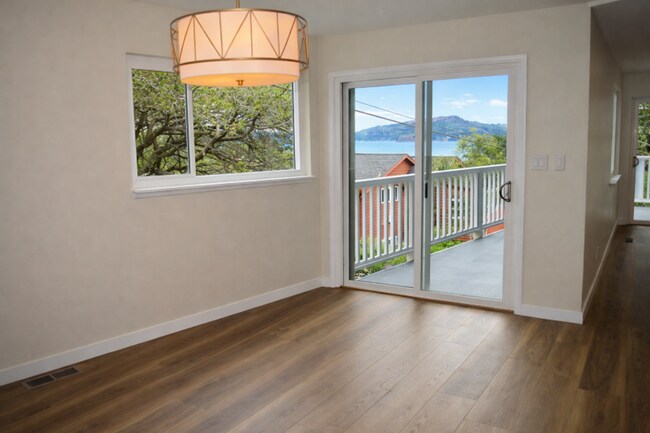 Building Photo - Crest23-25