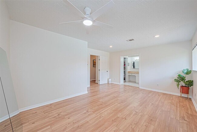 Building Photo - 8018 Zimmermann Dr