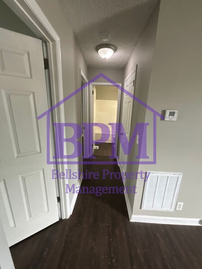 Building Photo - Cozy 2 Bed | 1 Bath Duplex in Hermitage