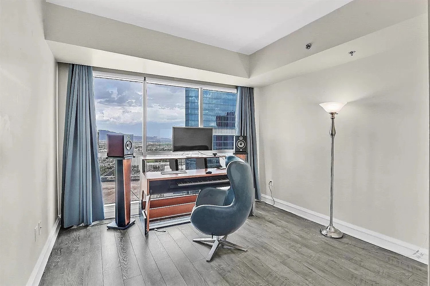 Building Photo - 2700 Las Vegas Blvd S