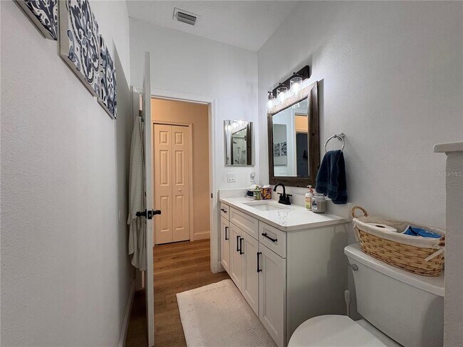 Building Photo - 10413 Canary Isle Dr