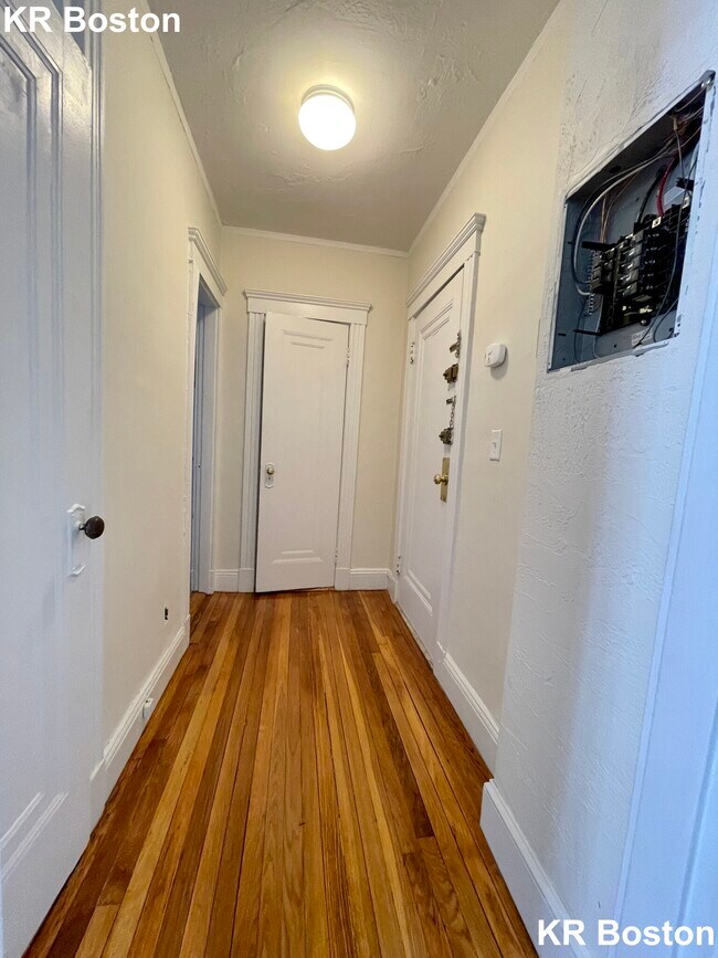 Building Photo - 1381 Boylston St