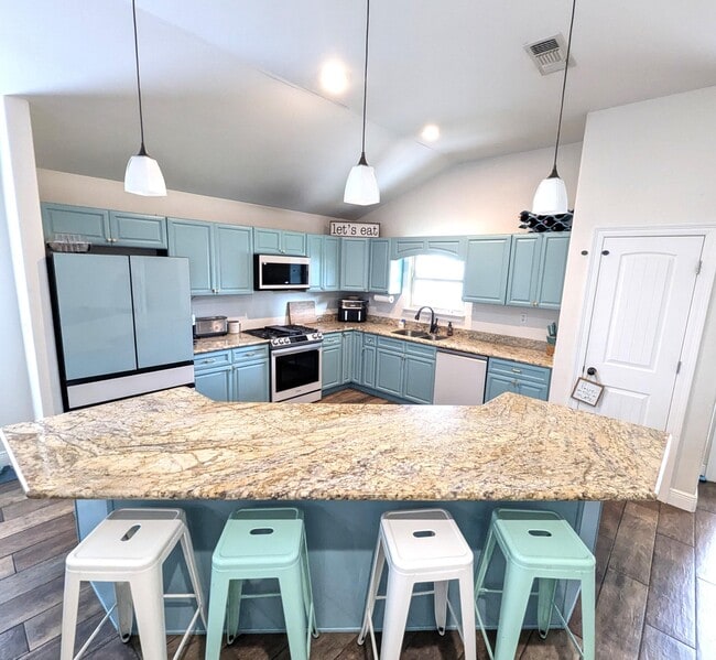 Building Photo - 1880 Presidio St