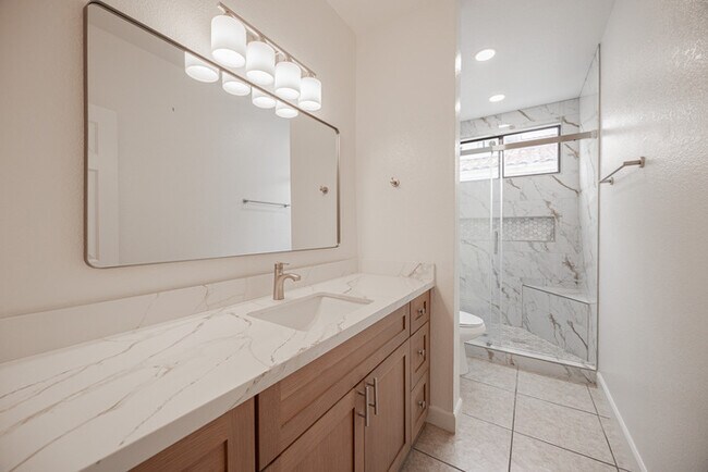 Building Photo - 11121 W Sunflower Pl