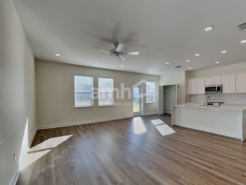 Building Photo - 2531 Feather Crst Dr