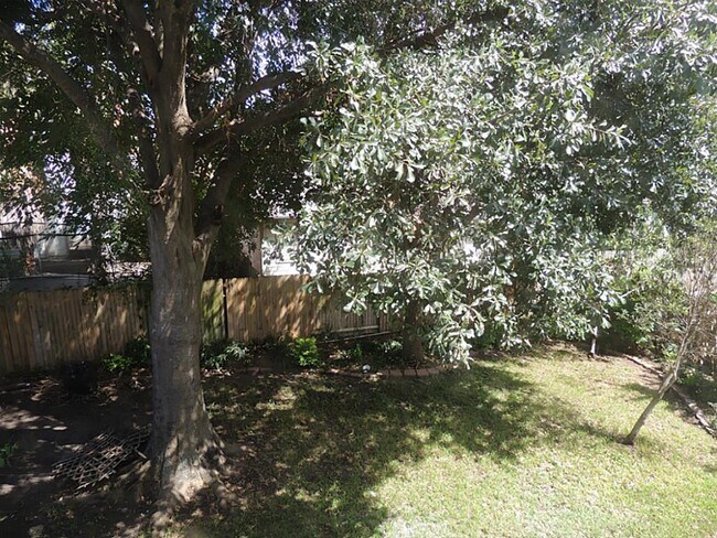 Building Photo - 3610 Wild Berry Ct