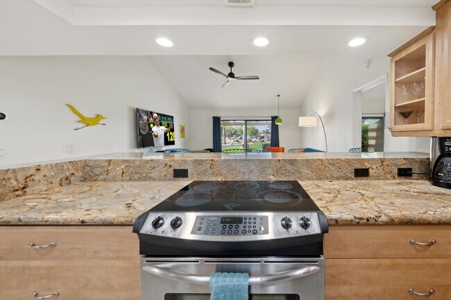 Building Photo - 40985 La Costa Cir W