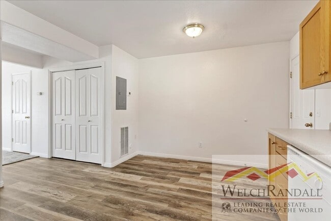 Building Photo - Beautiful 3 Bed 1.5 Bath Townhome in Ogden